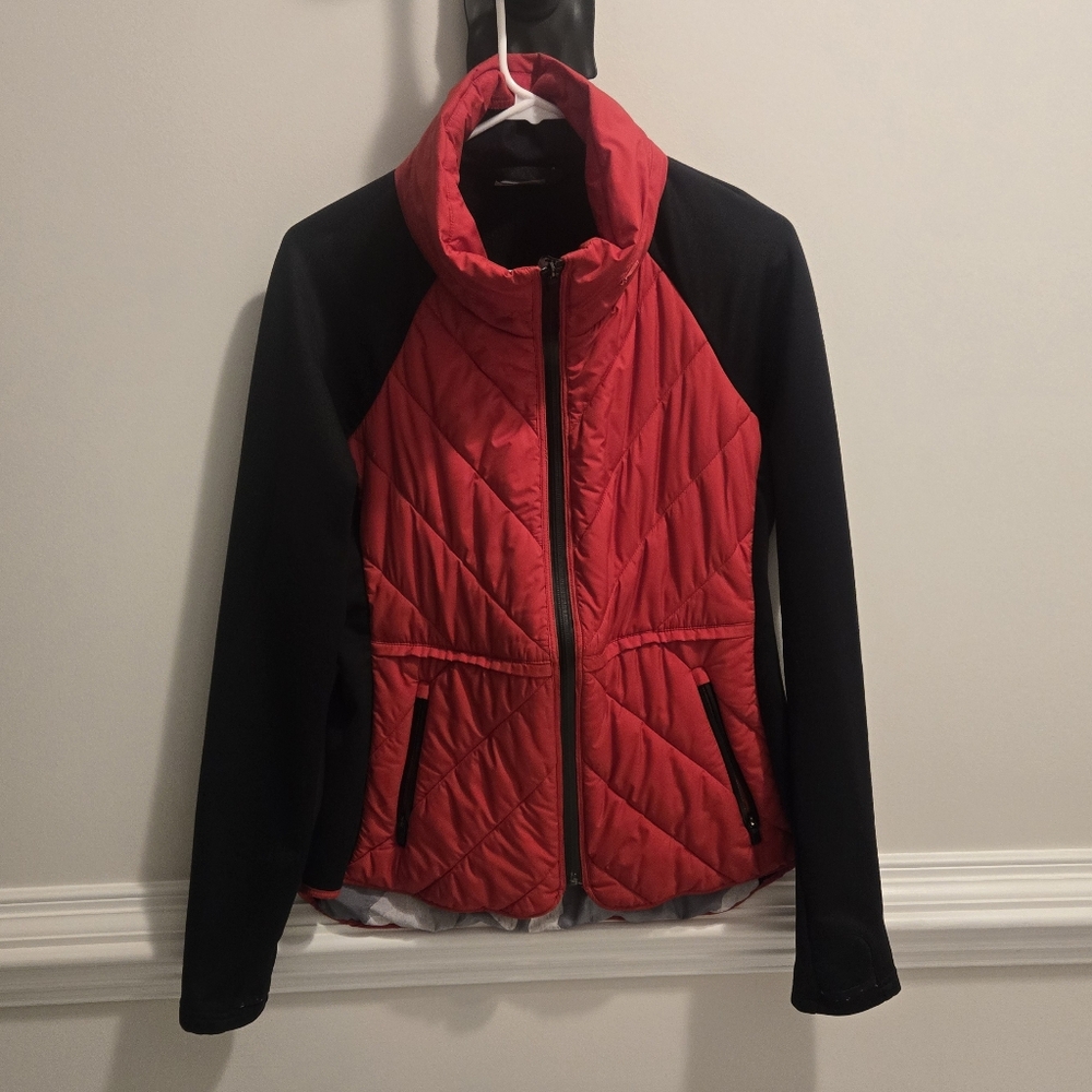 Athleta Insulated Flurry PrimaLoft Jacket Red Black Size Medium